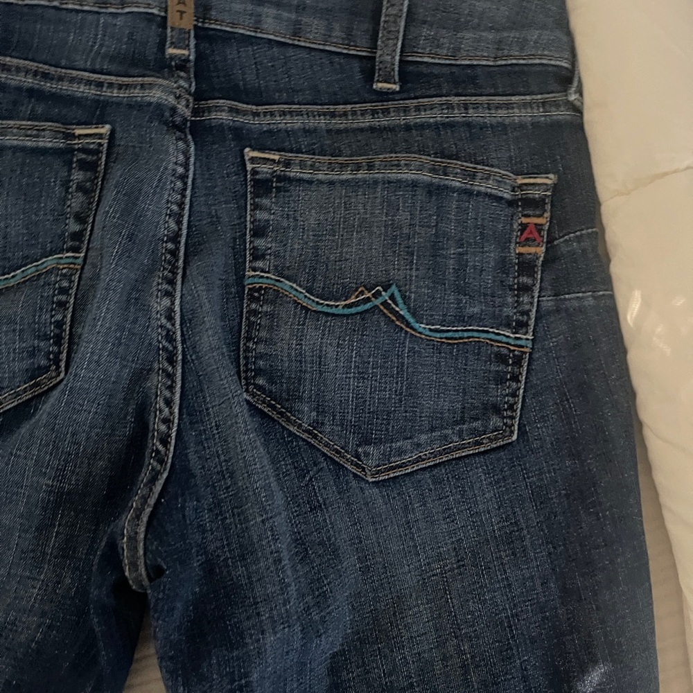 Ariat REAL woman’s Dark Wash High Waisted FLARE distressed Jeans Size 30R - Picture 7 of 9